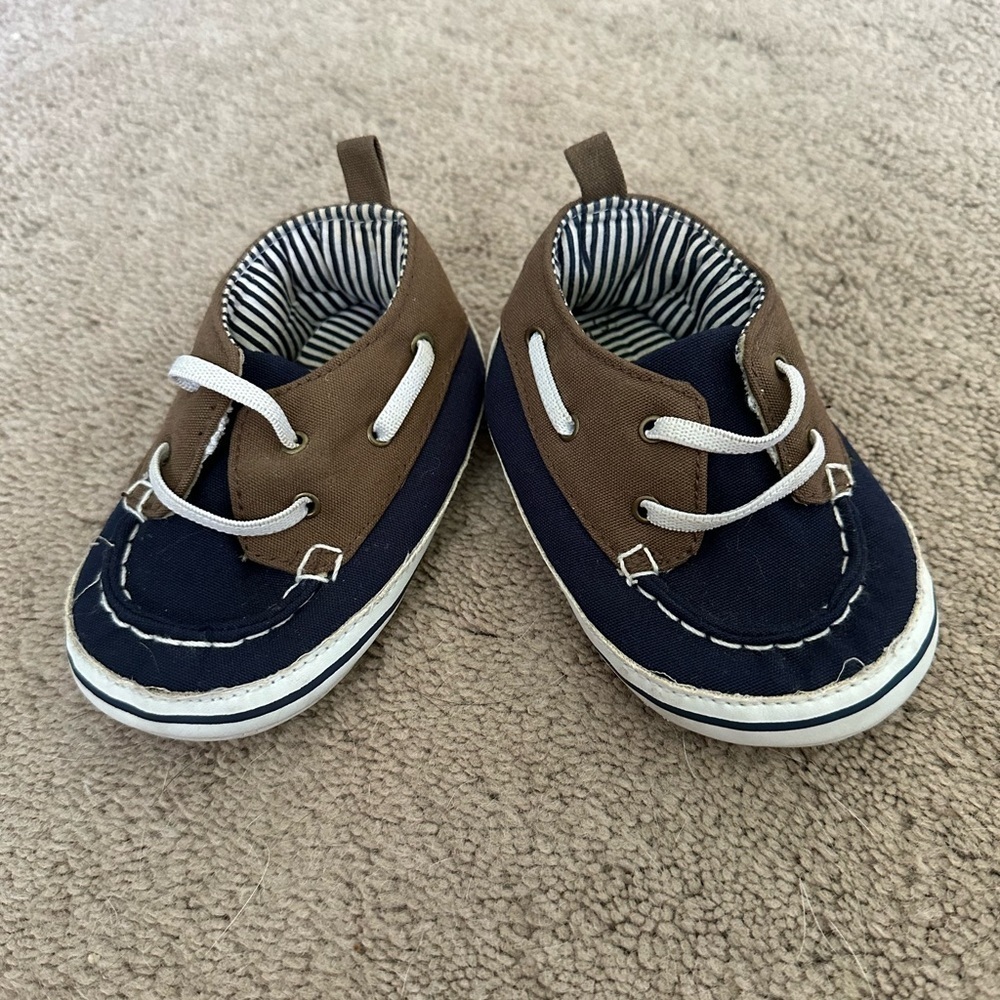 Boys Carters crib shoe soft 9-12 mths
